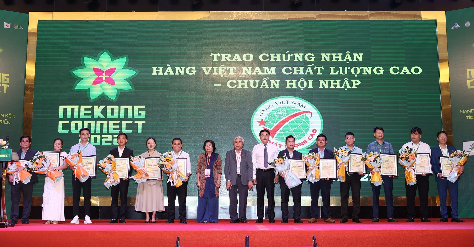 Mekong Connect 2022: Trao chứng nhận HVNCLC – Chuẩn hội nhập cho “Công ty TNHH Thương mại sản xuất Dây và Cáp điện Đại Long”