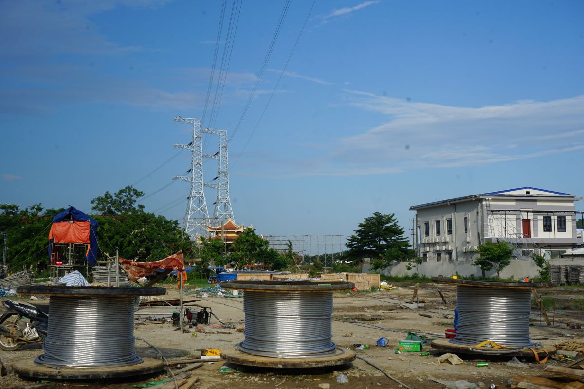 Scaffolding installation, emergency pull power cord 500kV 3 to National Highway 1A